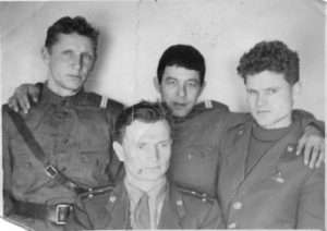 Федюхин (сверху, посередине), Герой Советского Союза посмертно старший лейтенант Стрельников Иван Иванович (внизу)