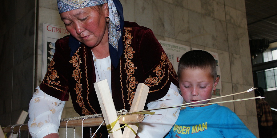 Есть женщины в кыргызских селеньях